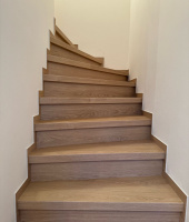 BUKOMA schody z vinylu s nosem - podlaha zákazníka